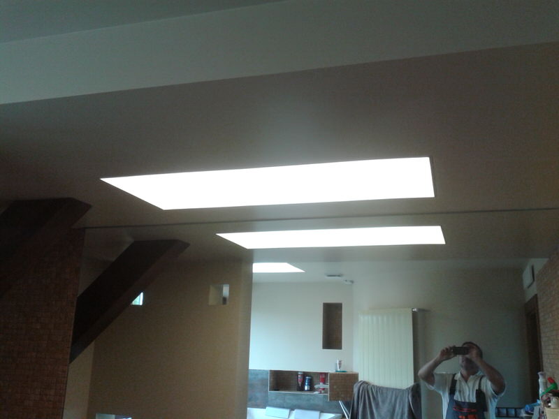 Étkező világítás feszített fóliás rendszerrel.