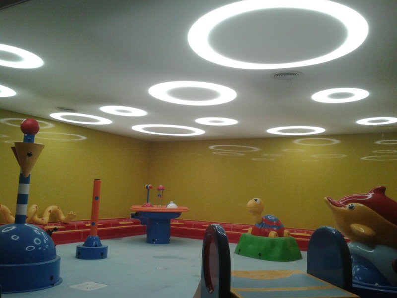 Átvilágítós Barrisol fólia ledes vezérelt fénykarikákkal.