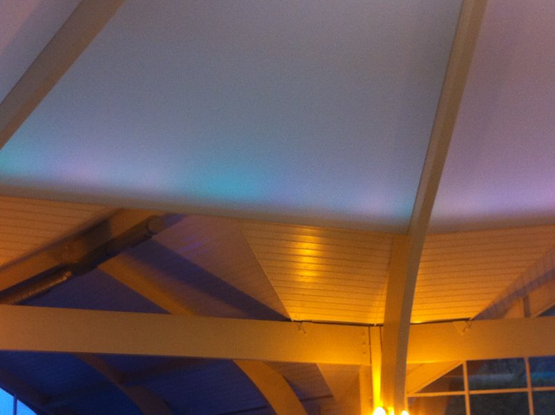 A modern design találkozása egy meleg fagerendázattal.