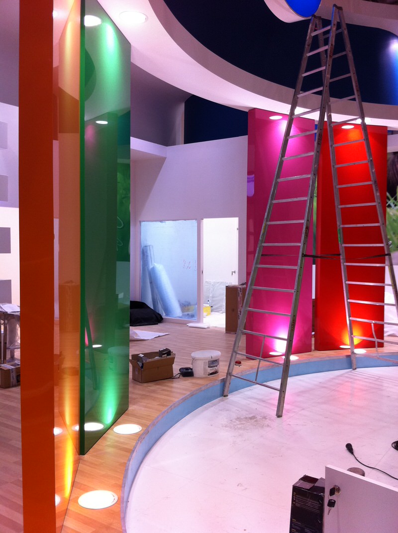 Kiállítás installáció keretre feszített Barrisol fényes fóliával.