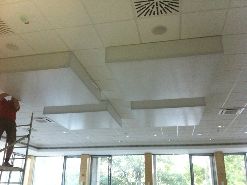 3 dimenziós lámpatestek Önkormányzati ülésterem mennyezetén.