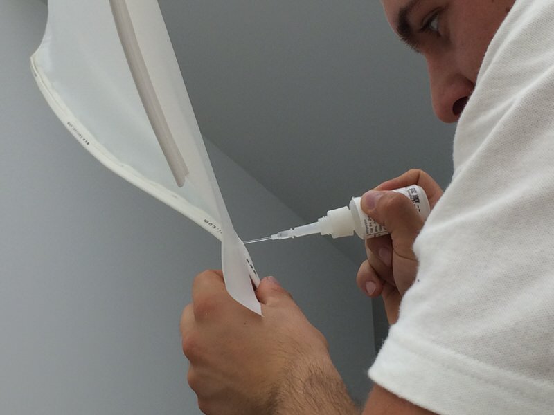 Feszített átvilágítós Barrisol fólia javítása a harpoon mellett.