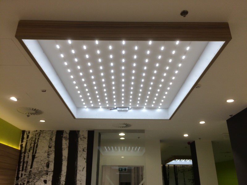 Ledes háttér tesztüzemmódban.