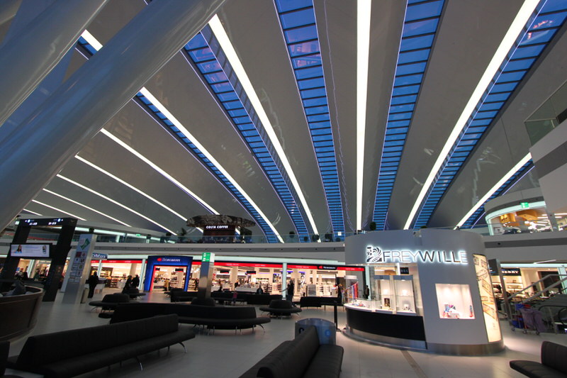 Budapest Airport - Skycourt feszített fóliás világítása.